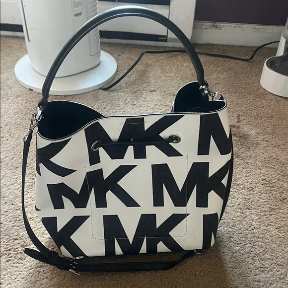 Michael Kors Monochrome Logo Shoulder Bag - Picture 2 of 3